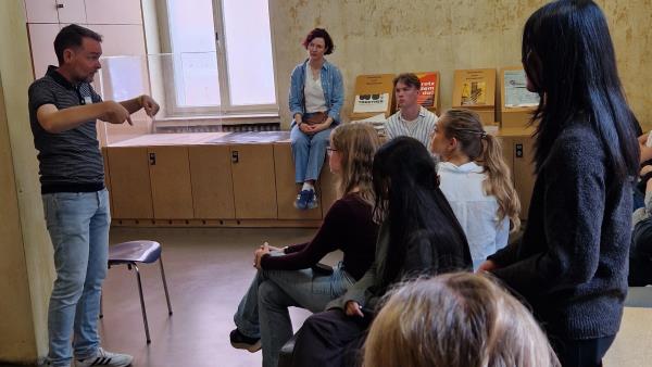 Lenke til artikkel: Kirkebesøk og krigshistorie 