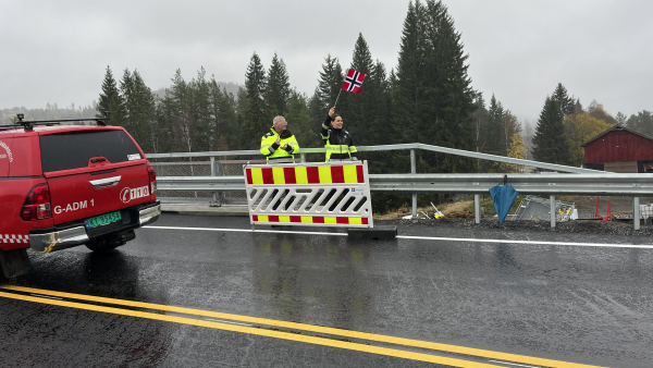 Lenke til artikkel: Nå går trafikken over nye Grettefoss bru