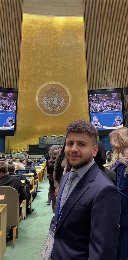 Abdulhakim Alrawi i FN-bygningen - Klikk for stort bilde