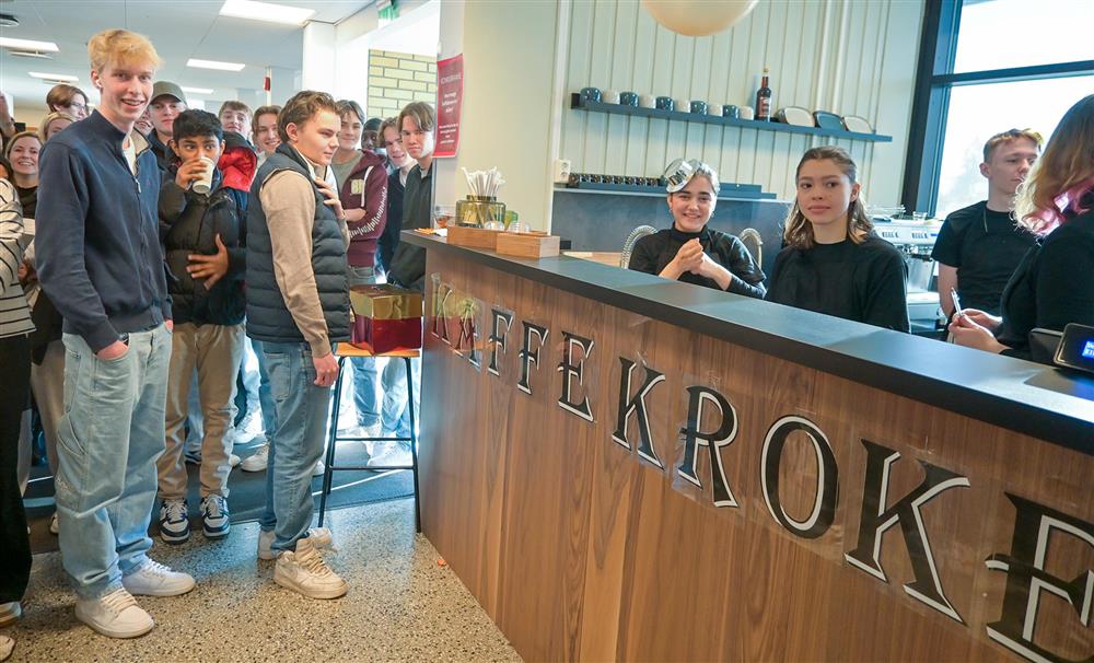 Navnet på skolens elevdrevne kaffebar ble avslør i dag, 10. mars. Navnet ble Kaffekroken. - Klikk for stort bilde