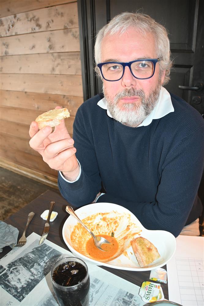 Eiker-lærer Edwin var godt fornøyd med både maten og servicen.  - Klikk for stort bilde