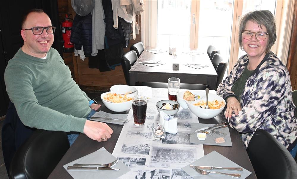 Foreldrene var i flertall blant gjestene. - Klikk for stort bilde