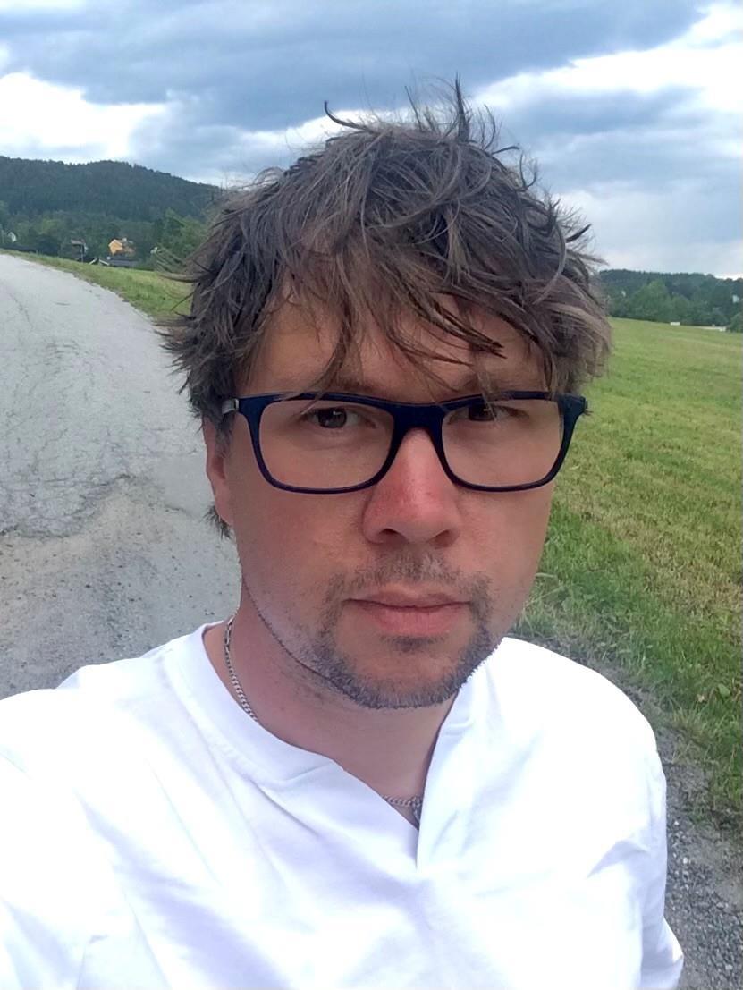 Portrett av Egil Hustoft